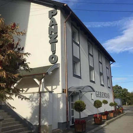 Gerendas Panzio לינה וארוחת בוקר סזומבאת'לי